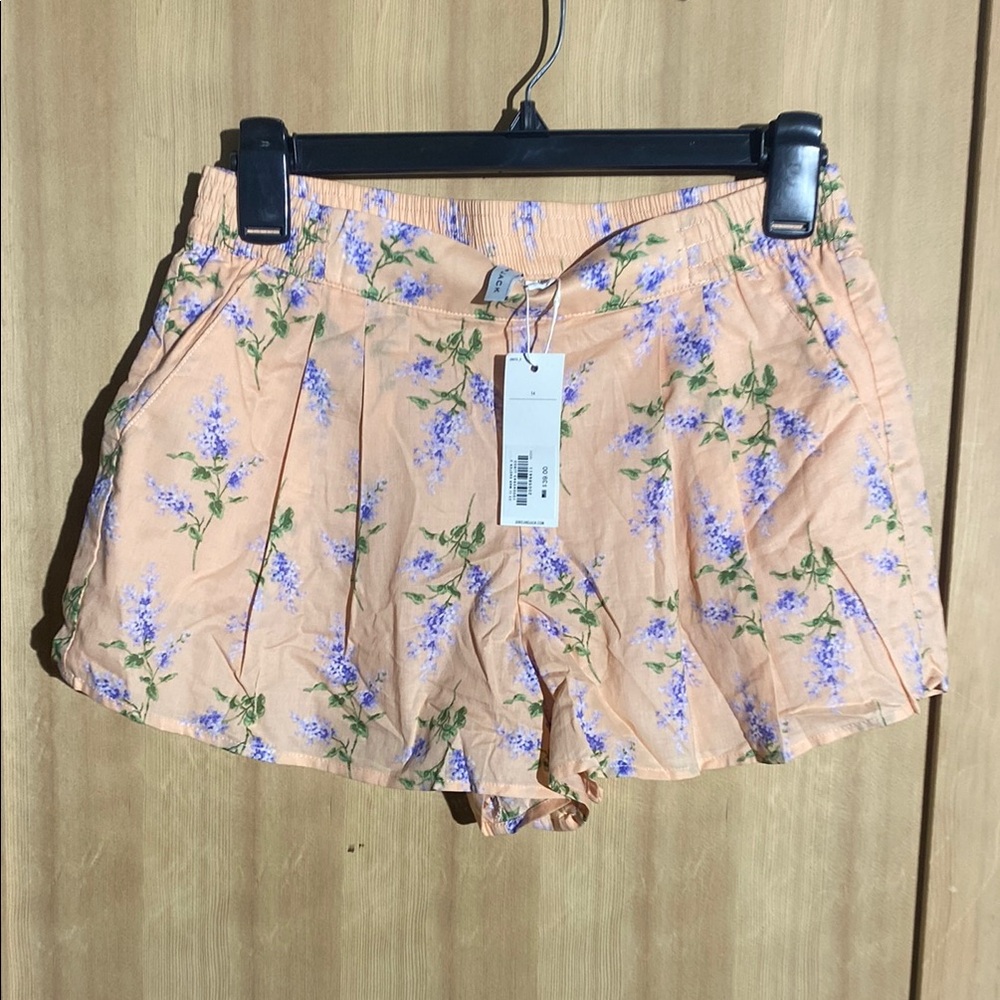 Floral Peach Women's Shorts